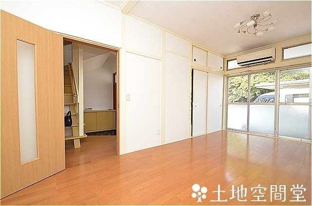 町上津役西３丁目貸家の居間・リビング