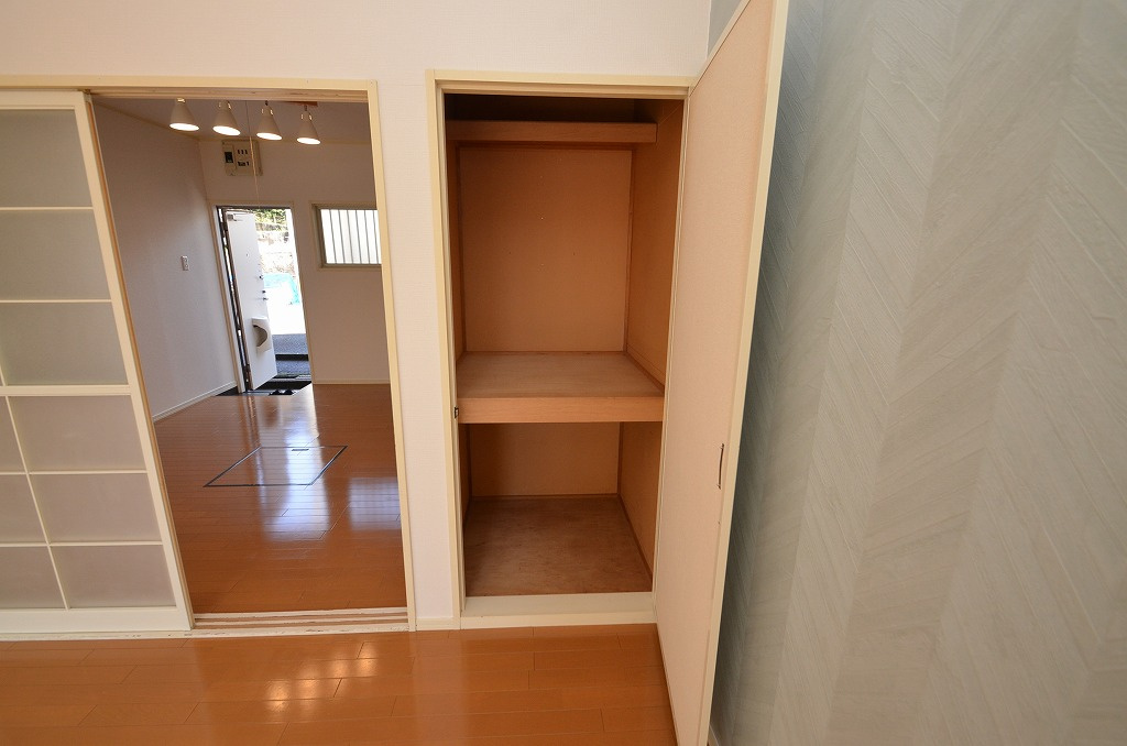 ハイツベルヴューの収納|洋室6帖にクローゼットあり