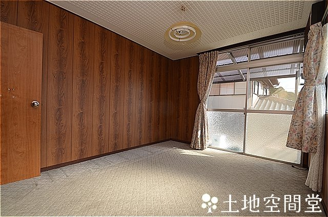 永犬丸南町５丁目　離れ付き平屋の洋室