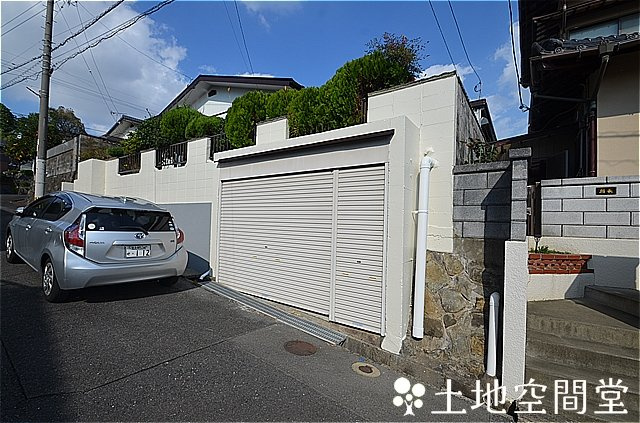永犬丸南町５丁目　離れ付き平屋の駐車場