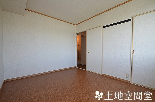 グランディール松寿山の洋室