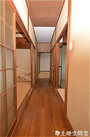 沖田５丁目貸家の玄関