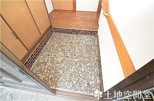 沖田５丁目貸家の玄関