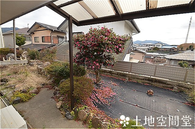 沖田５丁目貸家の庭