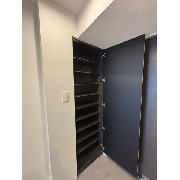 パルティール金山の玄関