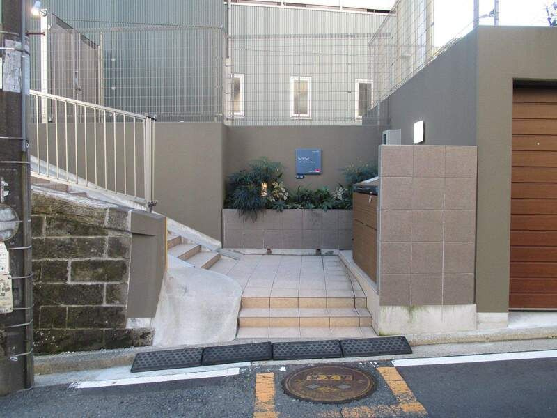 リブリ・磯子 インディゴヴェールのエントランス