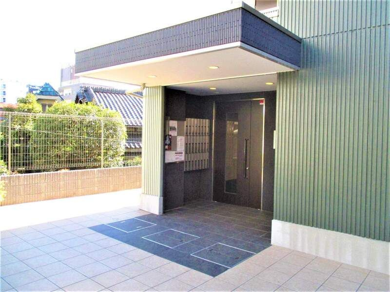 リブリ・磯子 インディゴヴェールのエントランス