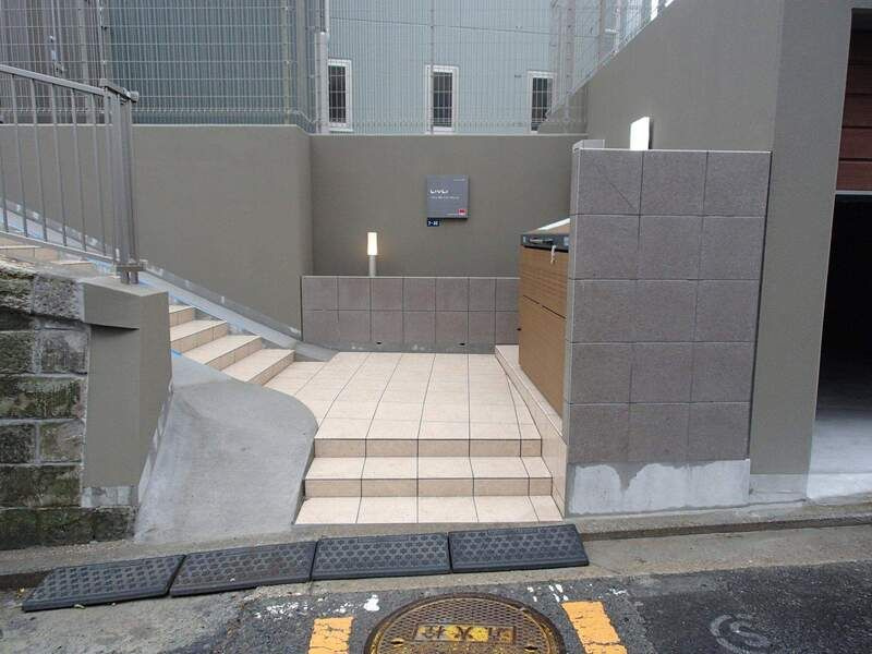 リブリ・磯子 インディゴヴェールのエントランス