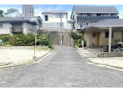 広島市安佐南区大塚西３丁目　土地の前面道路含む現地写真