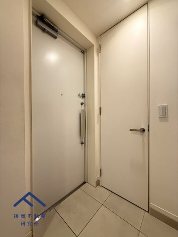 ネクサス薬院二丁目の玄関