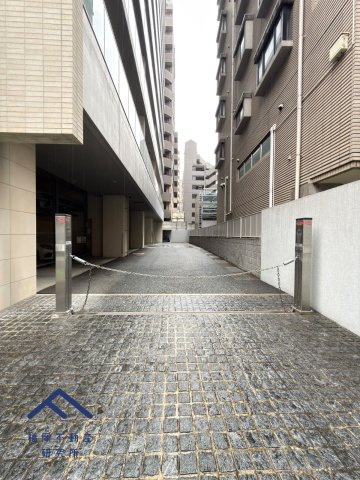 ネクサス薬院二丁目の駐車場