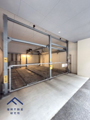 ネクサス薬院二丁目の駐車場