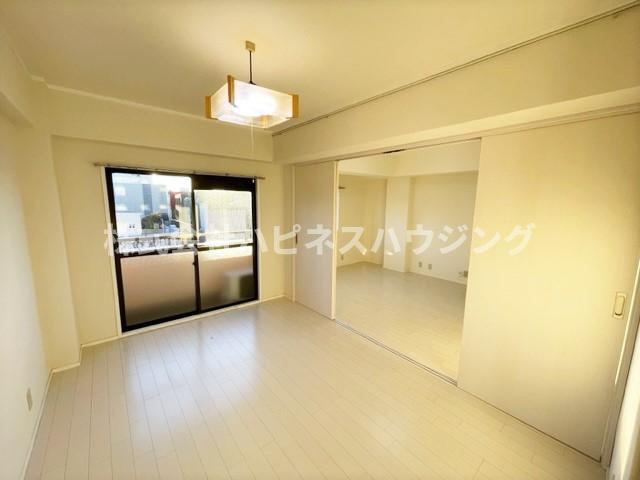 ユニパリス柏駅前の洋室