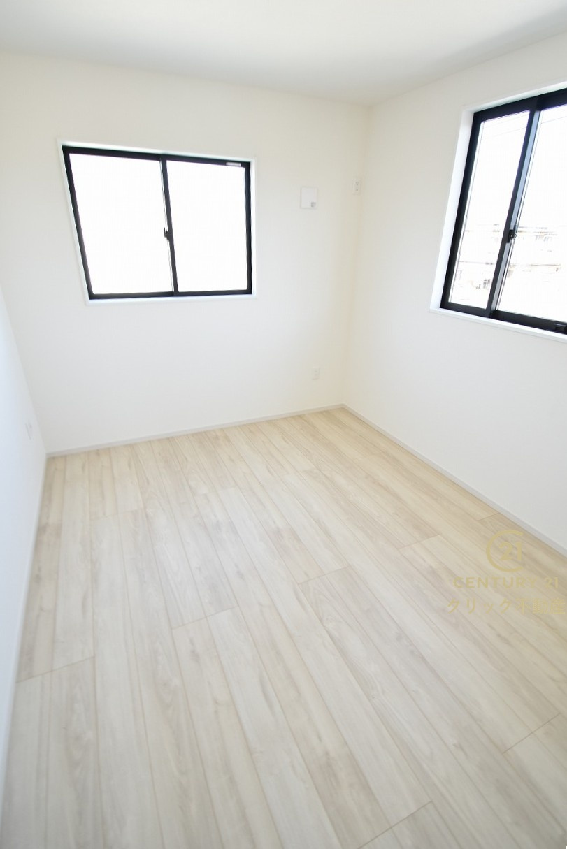 TERRACE　水戸市小吹町　2期 　3の洋室|フローリングなので重い家具も置けます。カーテンと家具を揃えるなどして、お好みのインテリアを楽しむことができます。