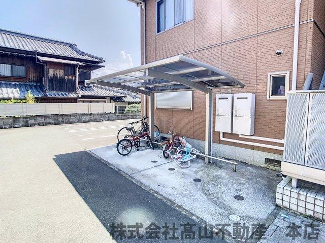 シャーメゾン沖Aの駐車場