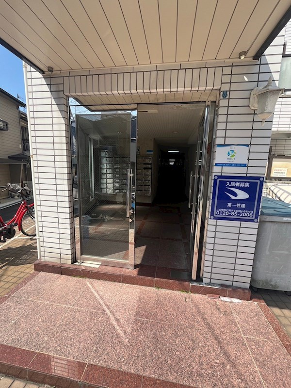 神戸市兵庫区夢野町２丁目の賃貸マンションのエントランス