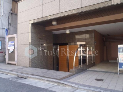 【エントランス】 | メゾンドヴィレ日本橋茅場町 | エントランス前