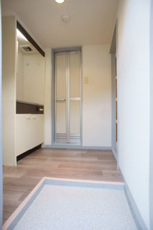 【その他】 | オレンジハウス白楽 | 玄関から室内を