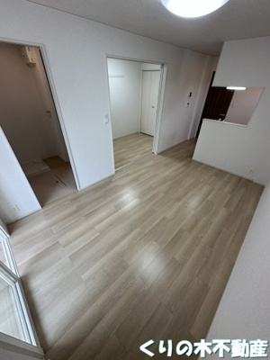 【居間・リビング】 | ポルト・クレアⅩ | こちらの居間で趣味の時間をお楽しみください