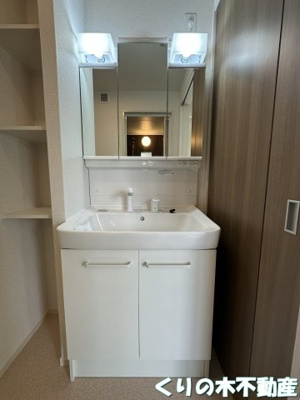 【洗面所】 | ポルト・クレアⅩ | 明るい洗面所です