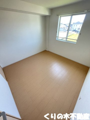 【寝室】 | サンワードⅡ | 広くて明るい寝室