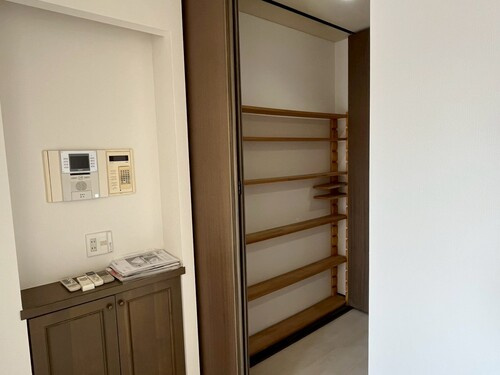 ライオンズヒルズ高知の収納|収納：リビングダイニング収納スペース     （2026年2月撮影）