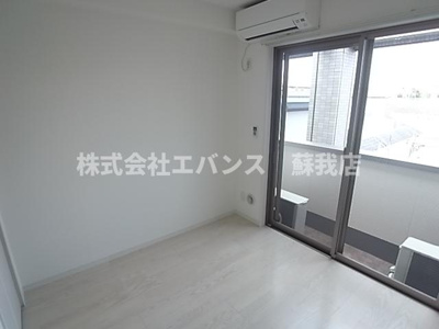 【寝室】 | Relache南町（ルラーシュ） | 広くて明るい寝室