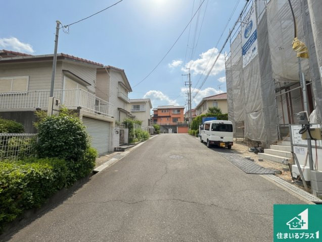 堺市南区御池台　新築一戸建ての前面道路含む現地写真|周辺は落ち着いた街並みの住宅地！子育てがしやすい住環境です！まだ未完成ですが、現地でしかわからない事もございます。是非一度ご覧ください。