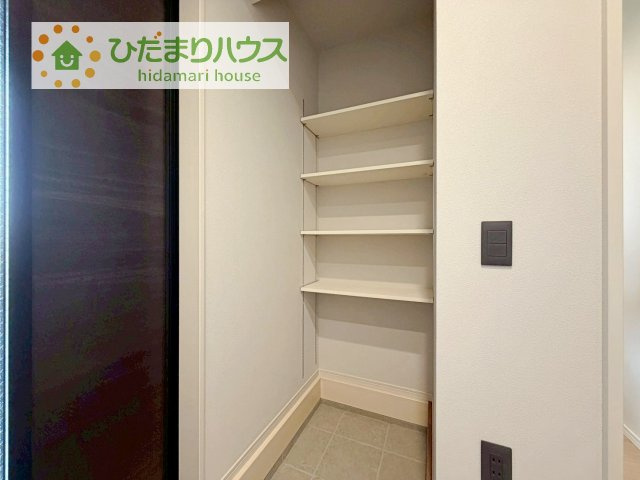 【収納】 | 土浦市中央3期　新築戸建　1号棟 | 土間の玄関シューズクロークならアウトドア用品やベビーカーも土汚れを気にせずスッキリ収納できます！