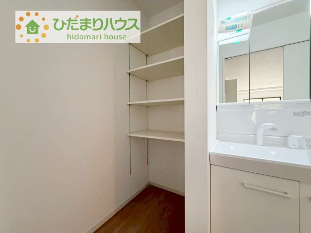 【脱衣所】 | 土浦市中央3期　新築戸建　1号棟 | 洗面所のリネン庫はタオルや肌着類などの収納に便利です！！