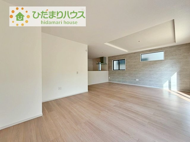 【居間・リビング】 | 土浦市中央3期　新築戸建　1号棟 | 家族の集まるLDKは広々22.1帖！贅沢な空間を演出！