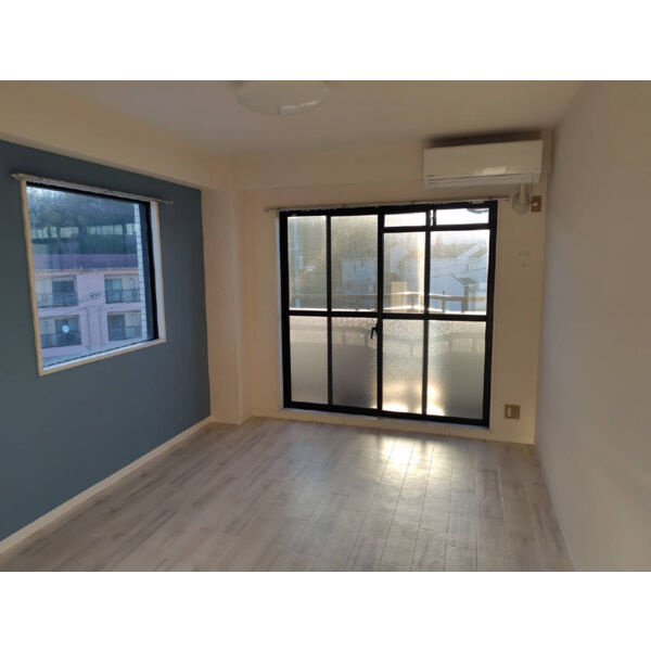 メゾンピアYUKYUの居間・リビング