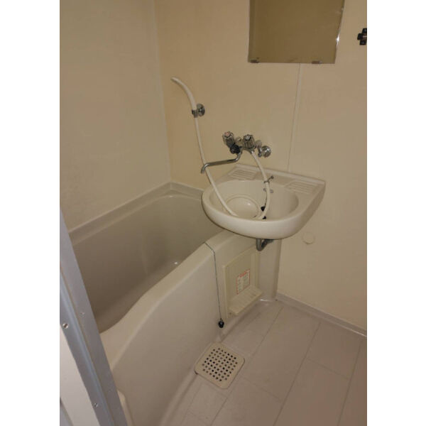 メゾンピアYUKYUの浴室