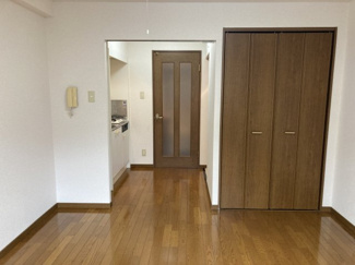 【洋室】 | ラ・プルミエール | ラ・プルミエール　４０５号室と同タイプのお部屋です。