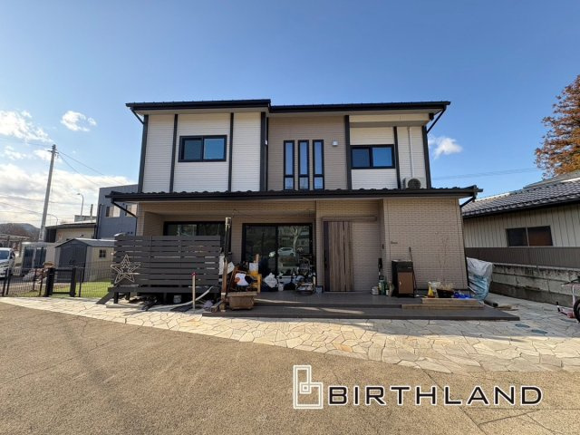 中古戸建・中古住宅　福島市岡部　岡山小学校・第三中学校の外観|テラス付きの築浅戸建です！テラスは外から見えにくいフェンス付き！