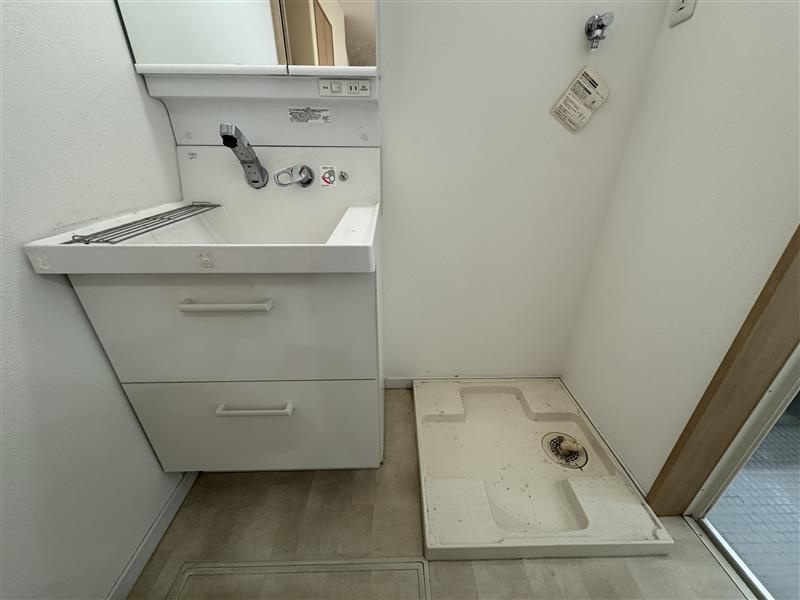 宝生町貸家の洗面所