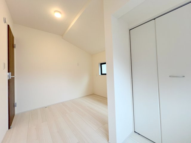 瑞穂町むさし野2丁目　新築戸建全3棟の洋室|【洋室2】収納スペース