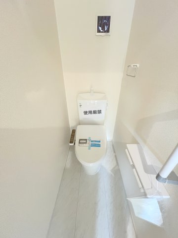 瑞穂町むさし野2丁目　新築戸建全3棟のトイレ|2階トイレには快適な温水洗浄便座付