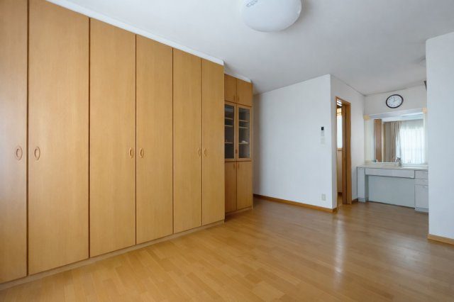 【中古戸建】本庄市西五十子の洋室|■2階洋室｜2階各居室には収納をご用意しています♪常にお部屋を綺麗に保てます！小さなお子様も自然とお片付けができるようになるのでうれしいですよね！