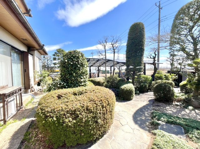 【中古戸建】本庄市西五十子の庭|■お庭｜余裕のある敷地で、ステキなお庭ライフはいかがですか？広いお庭でしかできないことがたくさん！
