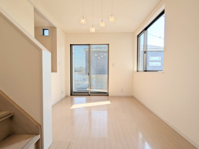 【洋室】 | ルーバー付きの外観が印象的なスタイリッシュ住宅