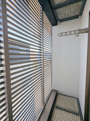 【バルコニー】 | ルーバー付きの外観が印象的なスタイリッシュ住宅