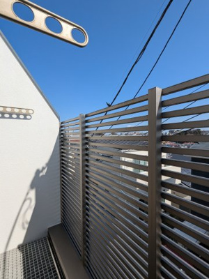 【バルコニー】 | ルーバー付きの外観が印象的なスタイリッシュ住宅