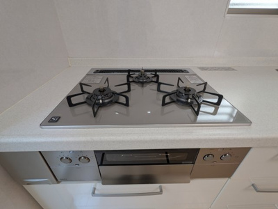 【キッチン】 | ルーバー付きの外観が印象的なスタイリッシュ住宅