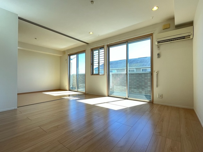 グランヴィアの洋室|LDK（１２．２帖）～南洋室（６帖）