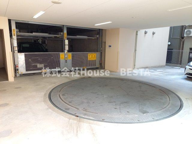 ボンニー元町の駐車場