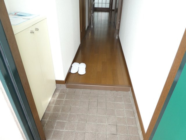 ヴィエント信和の玄関