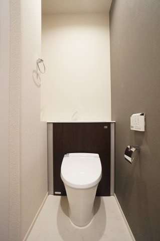 【トイレ】 | ヴィステリオ | 暖房洗浄便座付トイレです（写真は他室です）