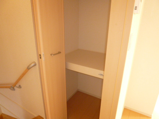 サンメゾンＭ・Ｋ　Ｂの収納|ホール収納