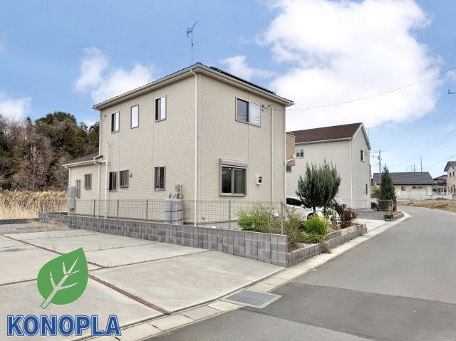【中古戸建】館林市堀工町の外観|■外観｜閑静な住宅街にある分譲地で、周りには通りの激しい道路が無く静かに生活したい方におすすめです♪